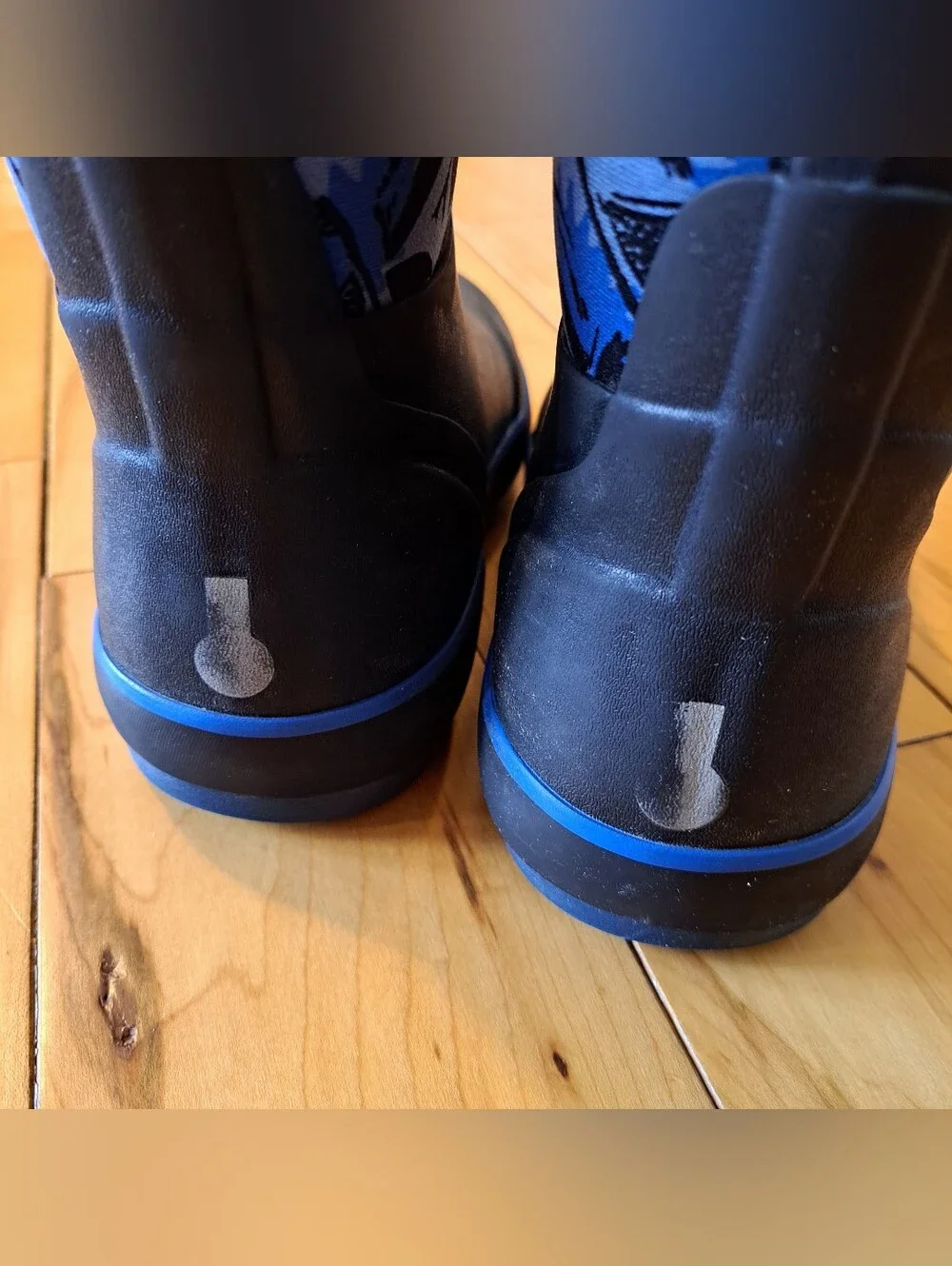 KIDS BOGS CLASSIC II Sharks WINTER BOOT UNISEX Size 1